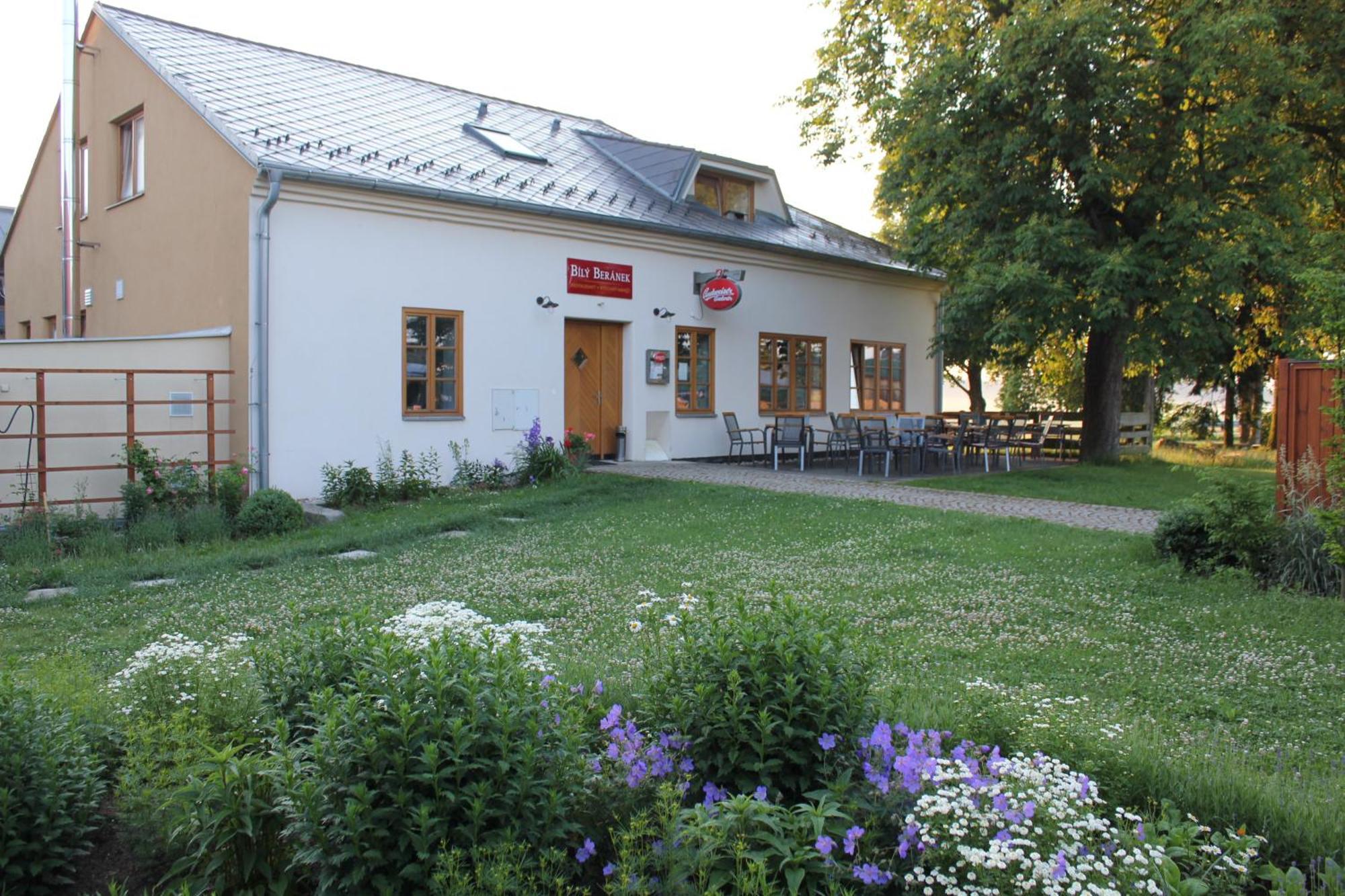 Bílý Beránek Hotel Hladov Exterior foto